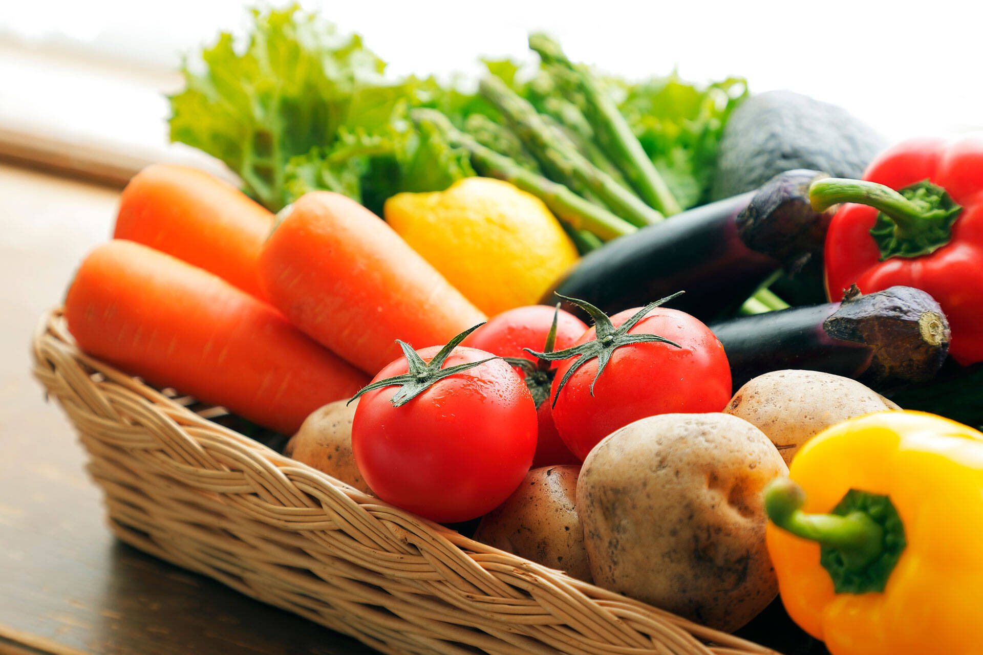 青果物が積み込まれたきのえ運送のウィングトラック